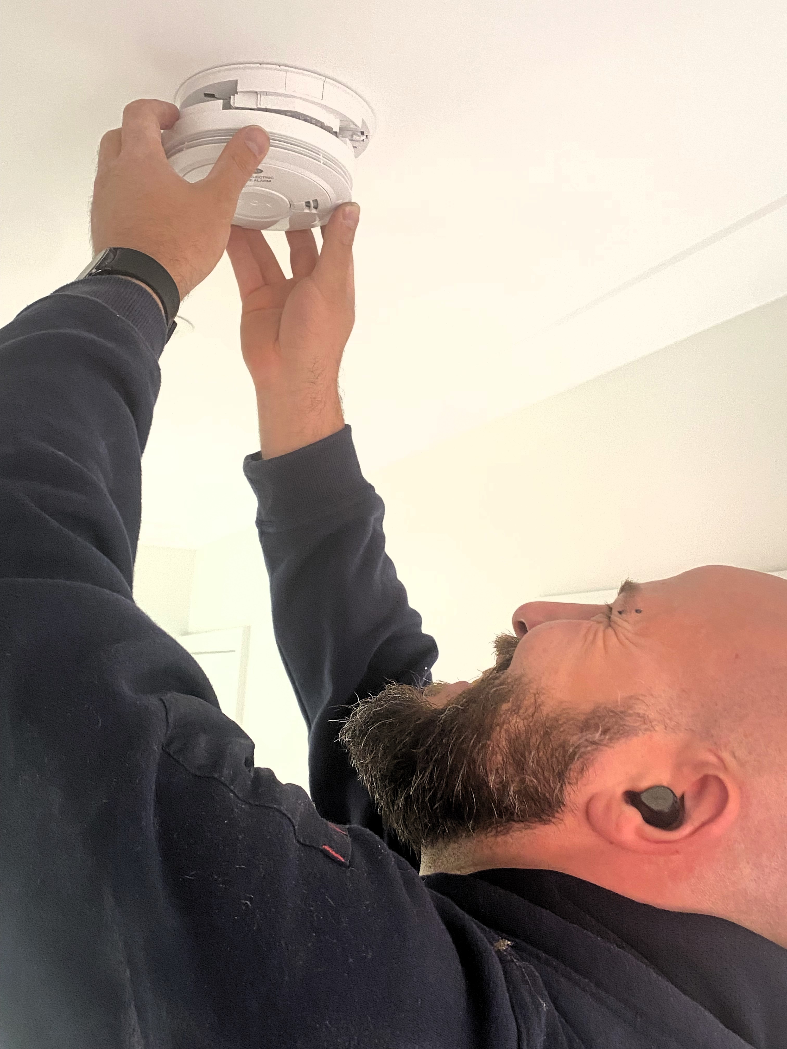 Smoke alarm installation Melbourne smoke alarm installation Geelong